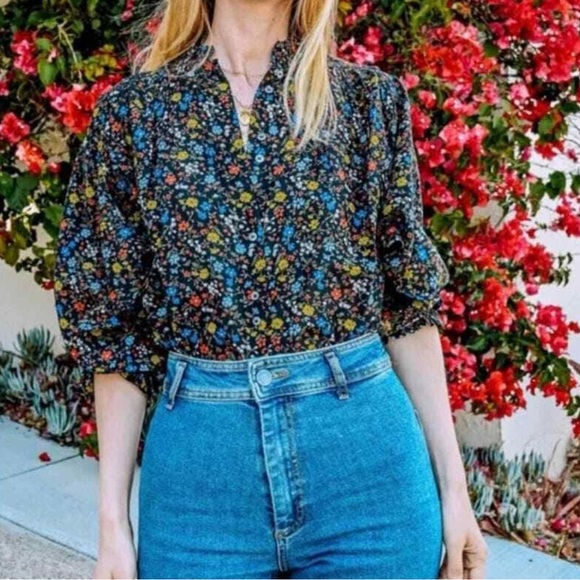 Doen Rose Top in Dusk Lily of the Valley Floral - Picture 2 of 11